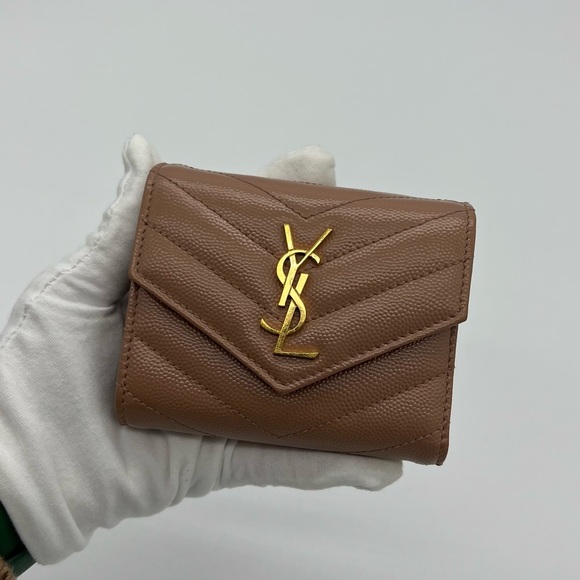 Authentic Yves Saint Laurent MULTI-FOLD wallet in Grained Calfskin leather - Picture 16 of 16